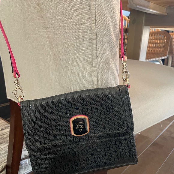 Guess purse - Picture 2 of 3